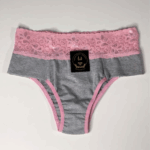 calcinha vitoria tradicional cotton com renda rosa chiclete